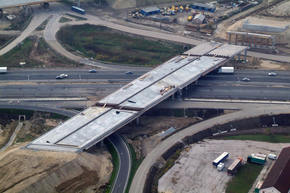 M6 autópálya, M0-Érdi tető közötti szakasza, M6/141 sz. felüljáró M0 autóút felett M6 autópálya, M0-Érdi tető közötti szakasza, M6/141 sz. felüljáró M0 autóút felett