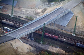M6 autópálya, M0-Érdi tető közötti szakasza, M6/147/k sz. felüljáró a MÁV Budapest-Pusztaszbolcs vasútvonal felett M6 autópálya, M0-Érdi tető közötti szakasza, M6/147/k sz. felüljáró a MÁV Budapest-Pusztaszbolcs vasútvonal felett